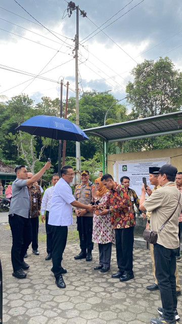 Kunjungan Menteri Hukum RI di Posbankum Kalurahan Sukoreno